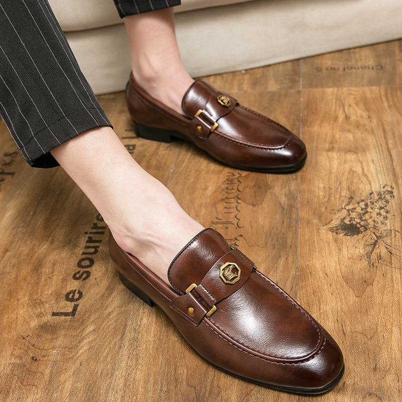 Slipper mit Metallschnalle