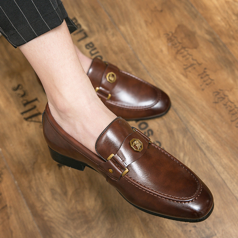 Slipper mit Metallschnalle