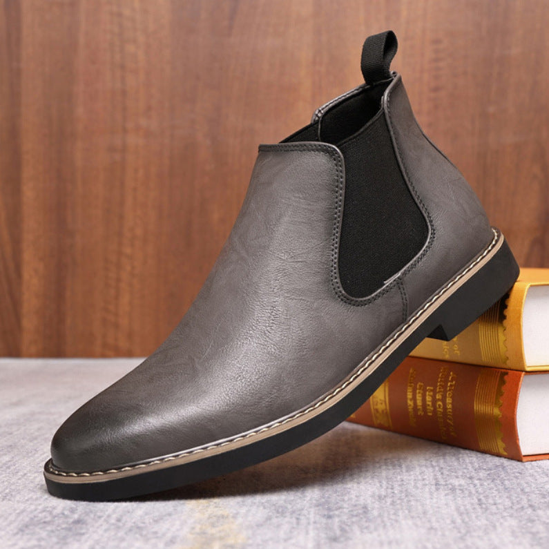 Jugendliche Lederstiefel mit spitzer Zehenpartie
